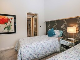 Waters Edge Lodge