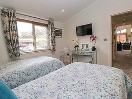 Waters Edge Lodge