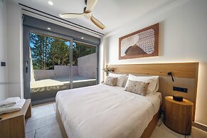EAST VILLA by CYAMES