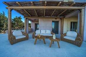 EAST VILLA by CYAMES