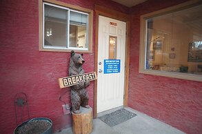 EasyStay Inn & Suites Fernie