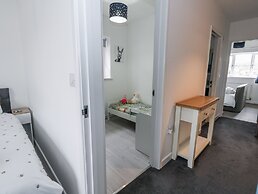 8 Park View Grove