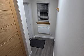 2 Bed House Sleeps 5 -private Garden