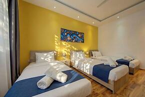 Spacious Private Apartment With Sunny Balcony