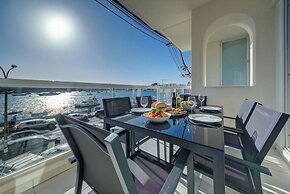 Spacious Private Apartment With Sunny Balcony