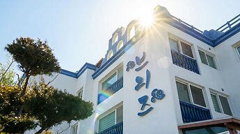 Gyeongju Breeze Spa Pension