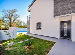 Adriatic Villa Privlaka With Pool