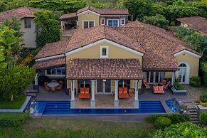Villa Angel 4 bdr Ocean View Pool in Los Suenos