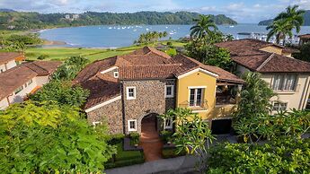 Villa Angel 4 bdr Ocean View Pool in Los Suenos