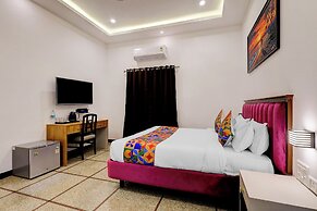 Fabhotel Kences Inn