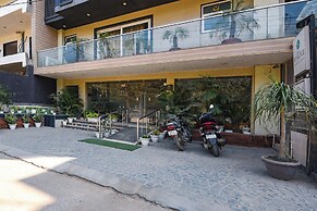 Fabhotel Sai Village Sector 46