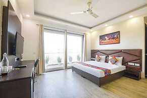 Fabhotel Sai Village Sector 46
