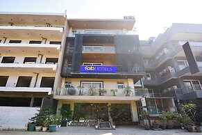 Fabhotel Sai Village Sector 46