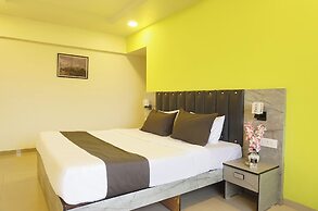 Fabhotel Vardhan Plaza