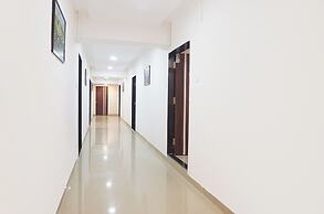 Fabhotel Vardhan Plaza