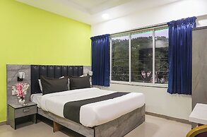 Fabhotel Vardhan Plaza