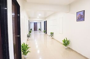 Fabhotel Vardhan Plaza