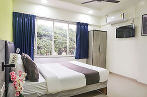 Fabhotel Vardhan Plaza