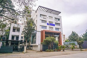 Fabhotel Vardhan Plaza