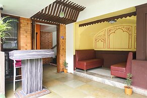 Fabhotel Vardhan Plaza