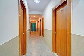 Fabhotel Hm Residency