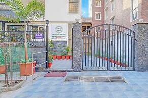 Fabhotel Hm Residency