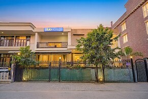 Fabhotel Hm Residency