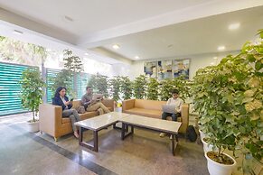 Fabhotel White House Residency