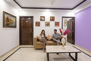 Fabhotel White House Residency