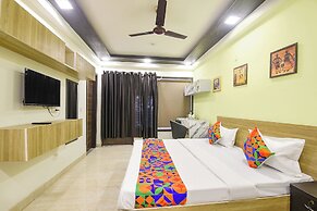 Fabhotel White House Residency