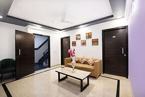 Fabhotel White House Residency