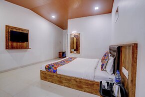 Fabhotel Green Crystal