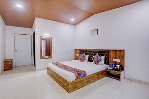 Fabhotel Green Crystal