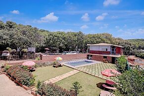 Fabhotel Green Crystal