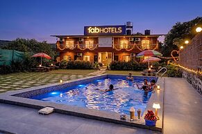 Fabhotel Green Crystal