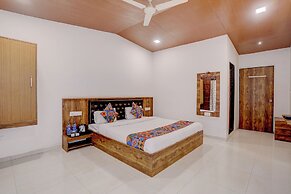Fabhotel Green Crystal