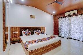Fabhotel Green Crystal