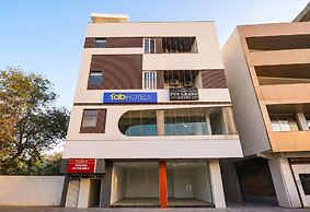 Fabhotel Pvs Grand