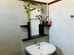 Sasru Holiday Home