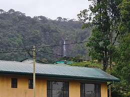 Sasru Holiday Home