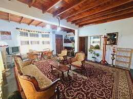 Sasru Holiday Home