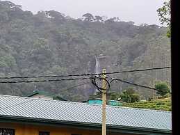 Sasru Holiday Home