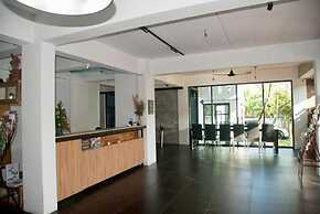 AZZ Hotel