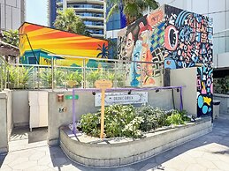 PVH - Paramount - Upscale 2BR