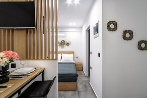 Eirini & Nicol Studio by Cretanhouses