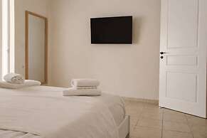 Messinian Aura-beachfront Escape in Mikra Mantinia