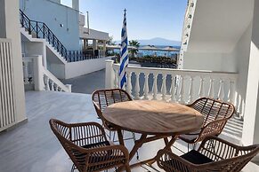 Messinian Aura-beachfront Escape in Mikra Mantinia