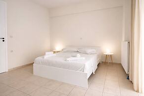 Messinian Aura-beachfront Escape in Mikra Mantinia