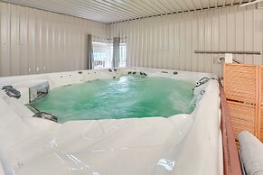 3 Mi to Dtwn: Wichita Falls Gem w/ Private Sauna!