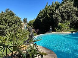 Mas Provençal à flanc de colline